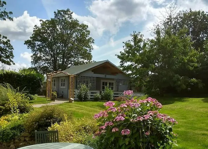 Cosy Log Cabin In Llanfoist Village