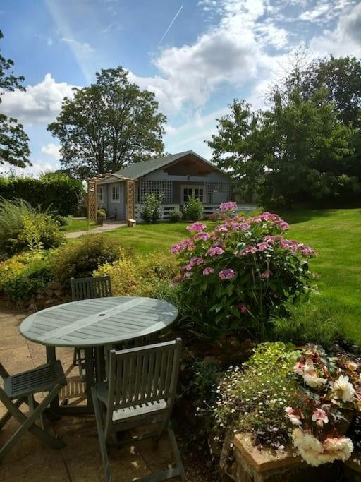 Cosy Log In Llanfoist Village Chalet Abergavenny